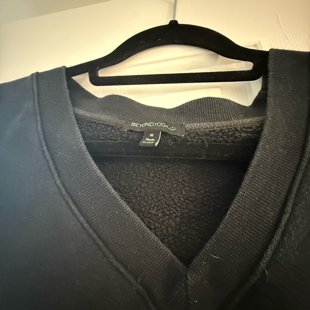 Beyond Yoga Black V-Neck Sweater - Picture 3 of 4